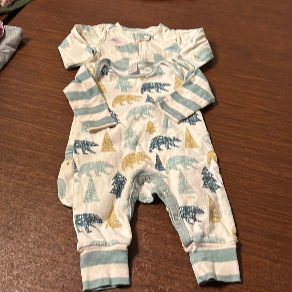 2 one piece sleepers. Tesa Babe and Carter’s Brand. 6-12 month